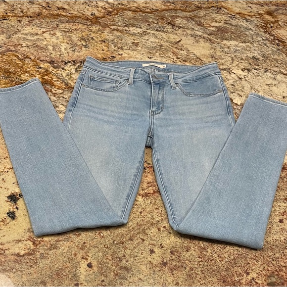LIKE NEW Levi’s 711 Skinny Jeans Light Wash - Picture 9 of 16